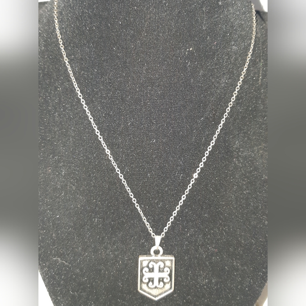 Men's Silver Necklace with Celtic Style Shield NWOT